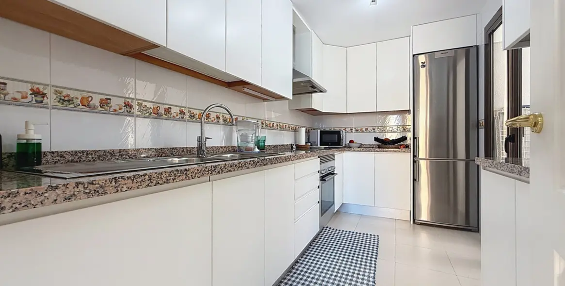 Sale of penthouse in San Luis de Sabinillas 15