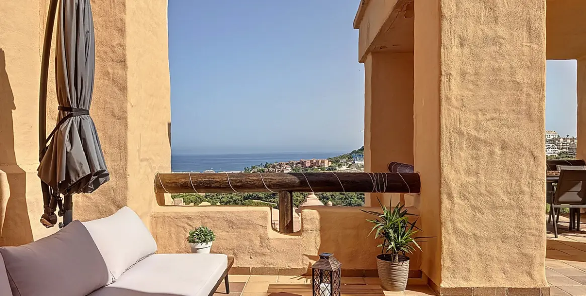 Sale of penthouse in San Luis de Sabinillas 16