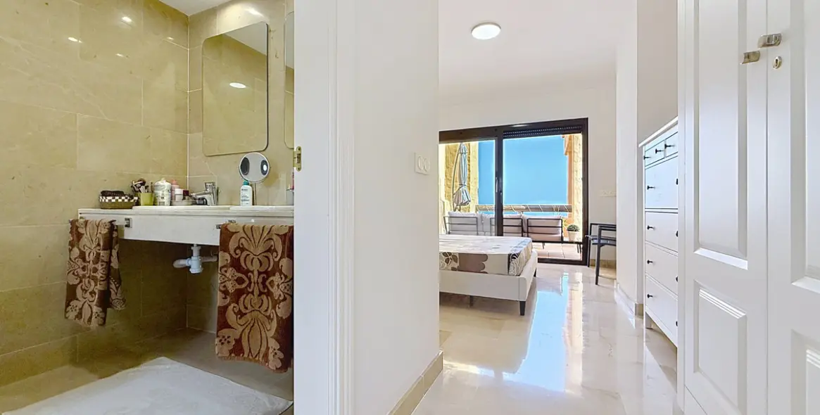 Sale of penthouse in San Luis de Sabinillas 18