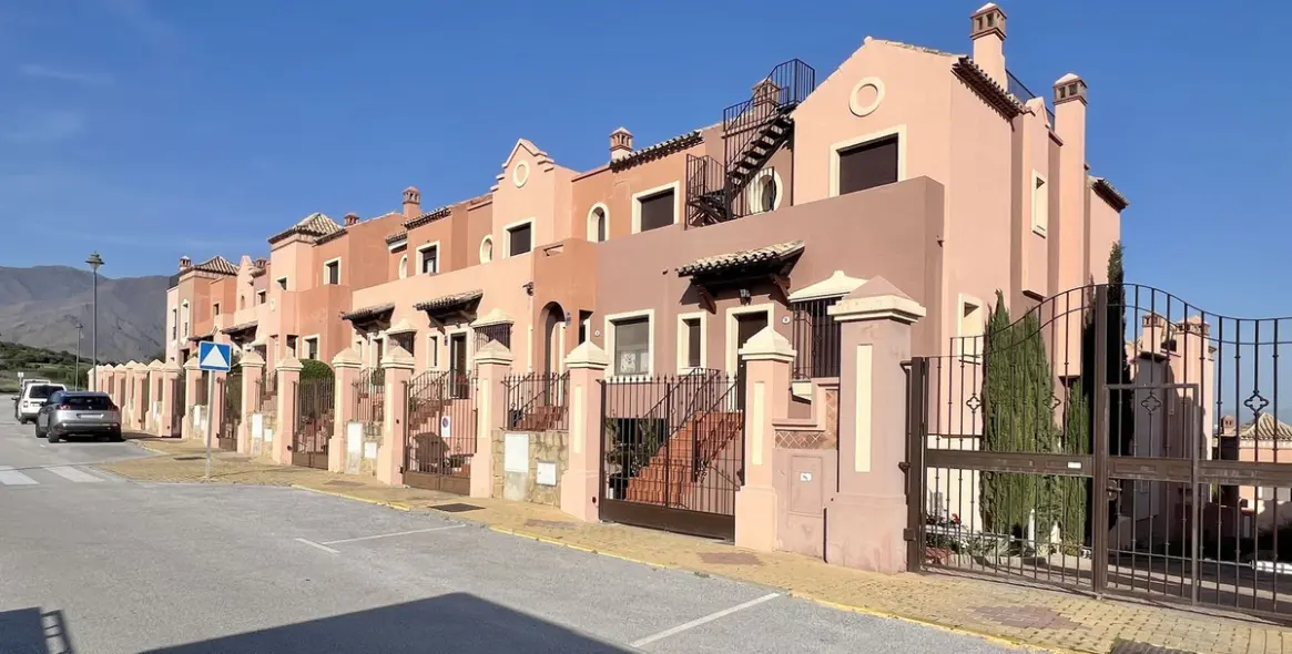 Продажа таунхауса в Estepona 1