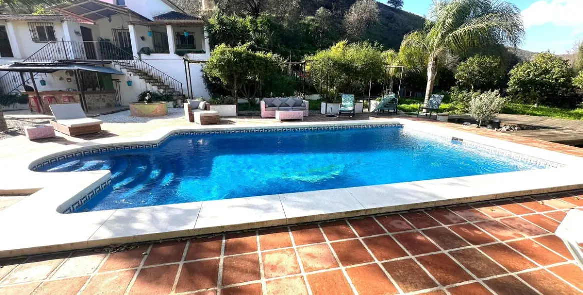 Sale of finca - cortijo in Coín 3