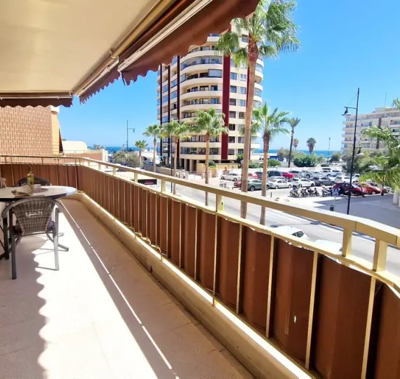 Sale of middle floor apartment in Fuengirola