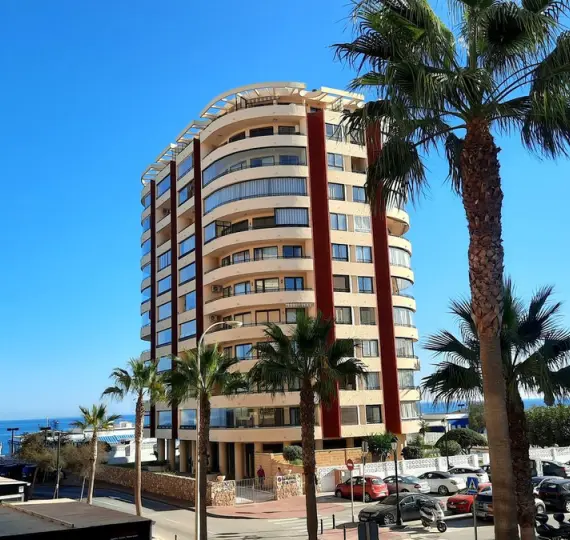 Sale of middle floor apartment in Fuengirola