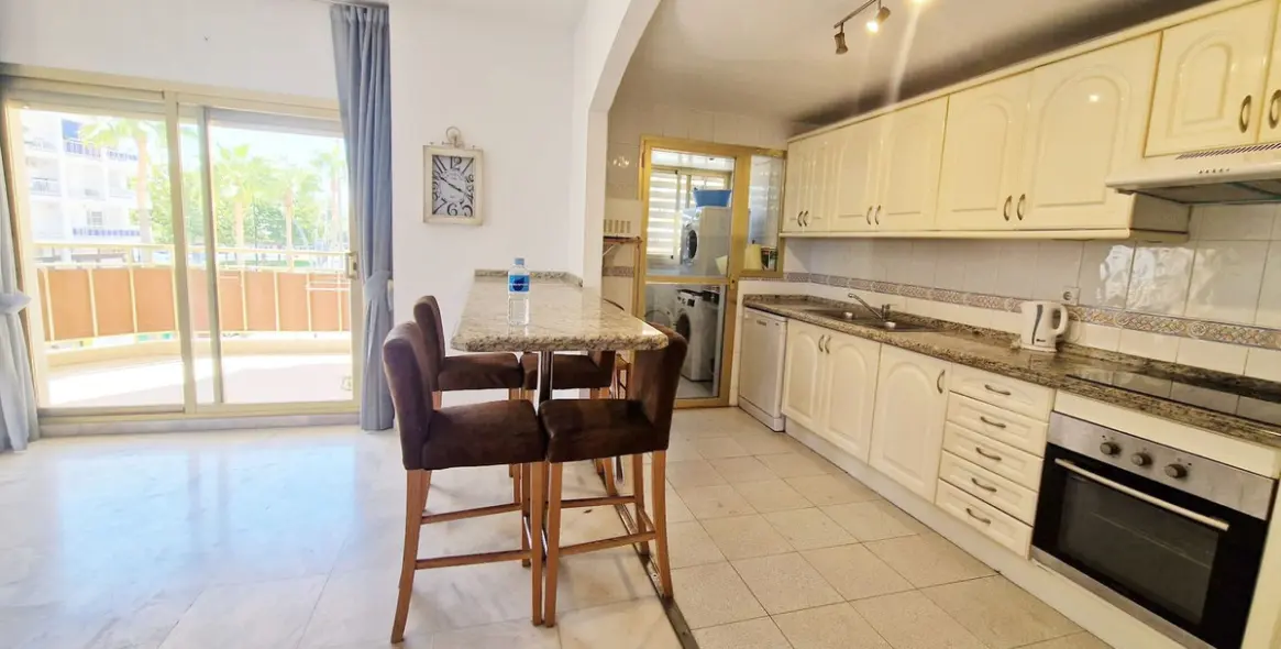 Sale of middle floor apartment in Fuengirola 5