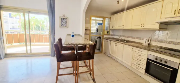 Sale of middle floor apartment in Fuengirola 4