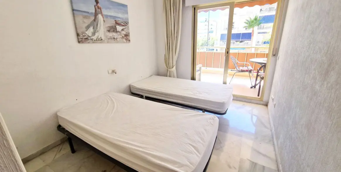 Sale of middle floor apartment in Fuengirola 9