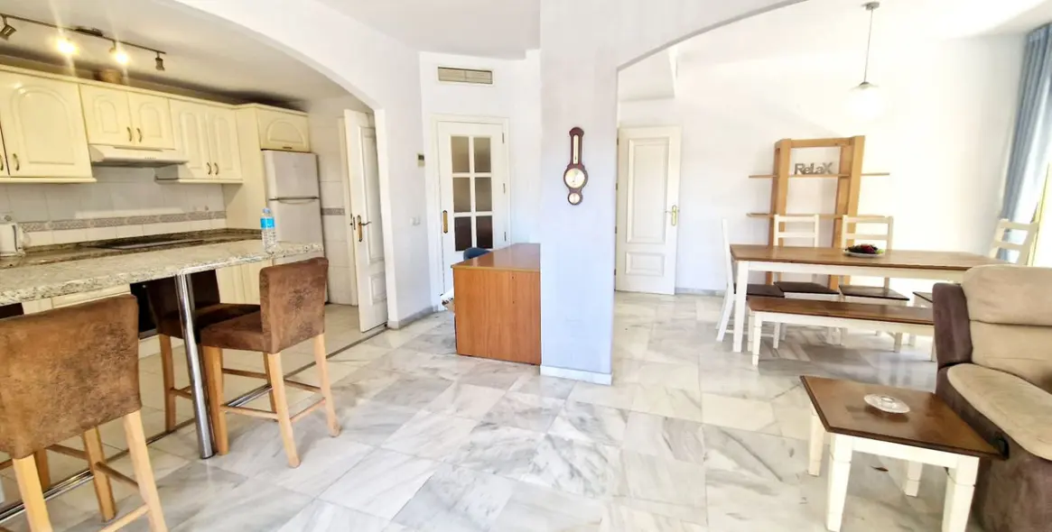 Sale of middle floor apartment in Fuengirola 13