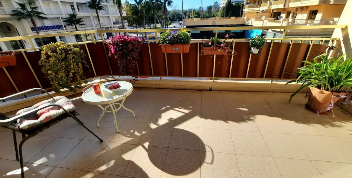 Sale of middle floor apartment in Fuengirola 16