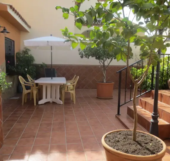 Продажа дома на две семьи в El Coto