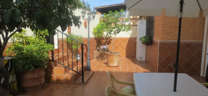 Продажа дома на две семьи в El Coto 1