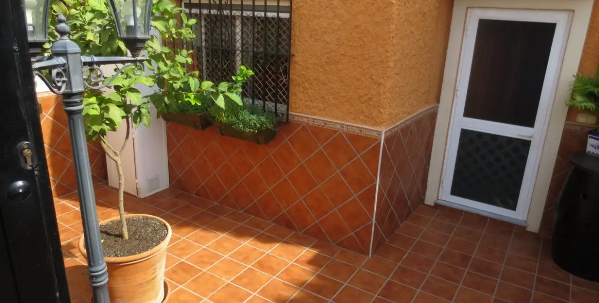 Продажа дома на две семьи в El Coto 3