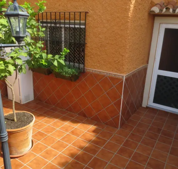 Продажа дома на две семьи в El Coto