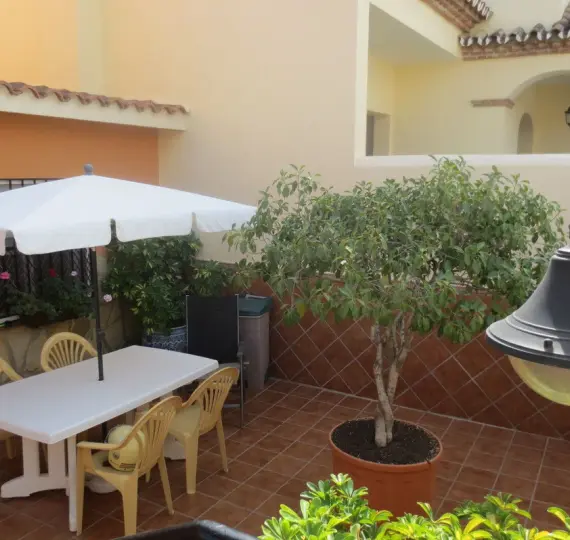 Продажа дома на две семьи в El Coto