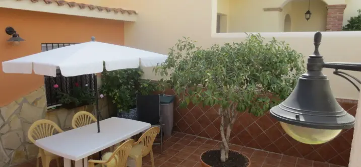 Продажа дома на две семьи в El Coto 3