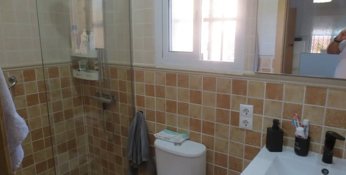 Продажа дома на две семьи в El Coto 6