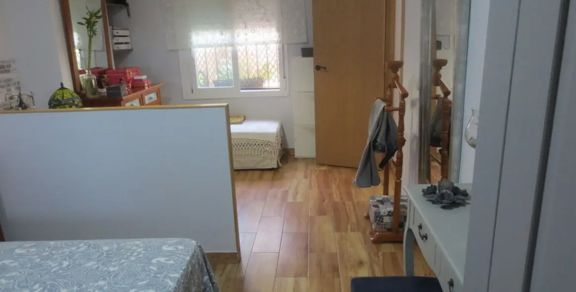 Продажа дома на две семьи в El Coto 8