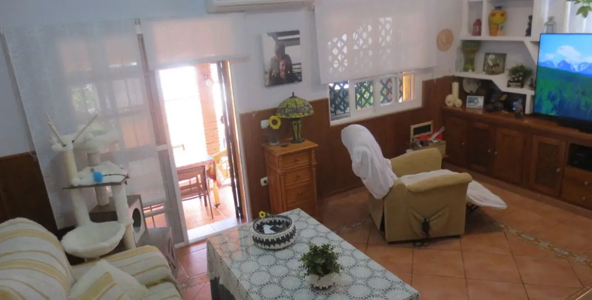 Продажа дома на две семьи в El Coto 14