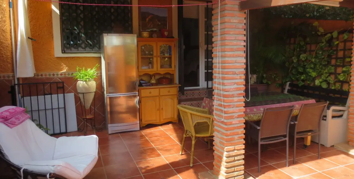 Продажа дома на две семьи в El Coto 18