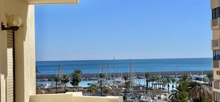 Sale of middle floor apartment in Fuengirola 0