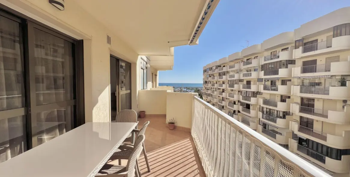 Sale of middle floor apartment in Fuengirola 2