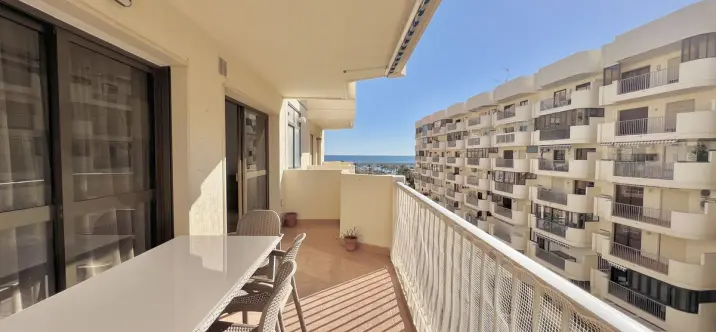 Sale of middle floor apartment in Fuengirola 1