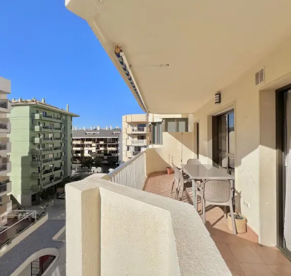 Sale of middle floor apartment in Fuengirola