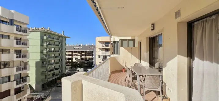 Sale of middle floor apartment in Fuengirola 2