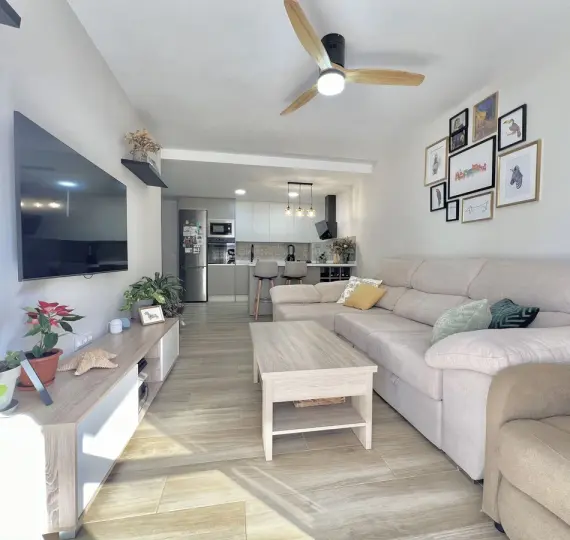 Sale of middle floor apartment in Fuengirola