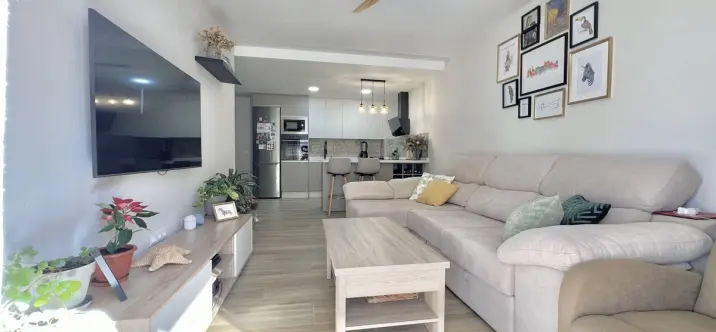 Sale of middle floor apartment in Fuengirola 3