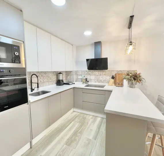 Sale of middle floor apartment in Fuengirola