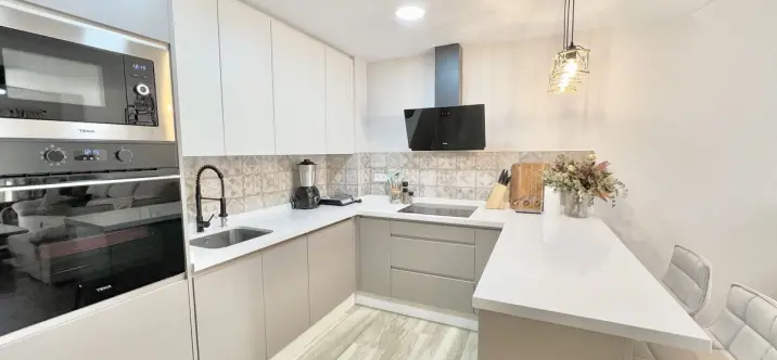 Sale of middle floor apartment in Fuengirola 4