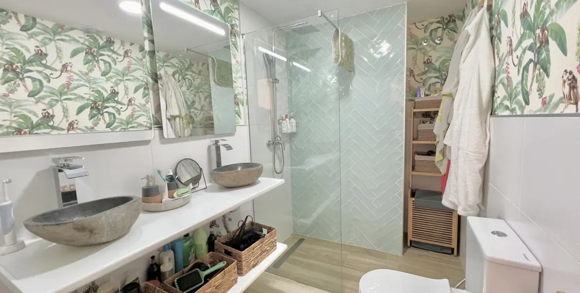 Sale of middle floor apartment in Fuengirola 7