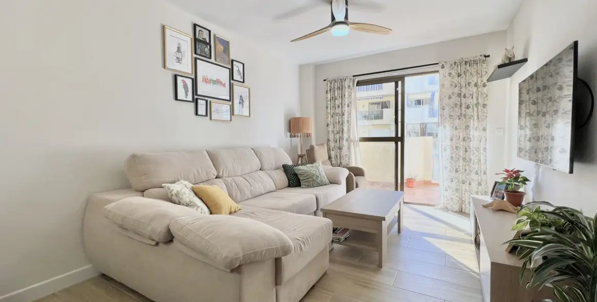 Sale of middle floor apartment in Fuengirola 10