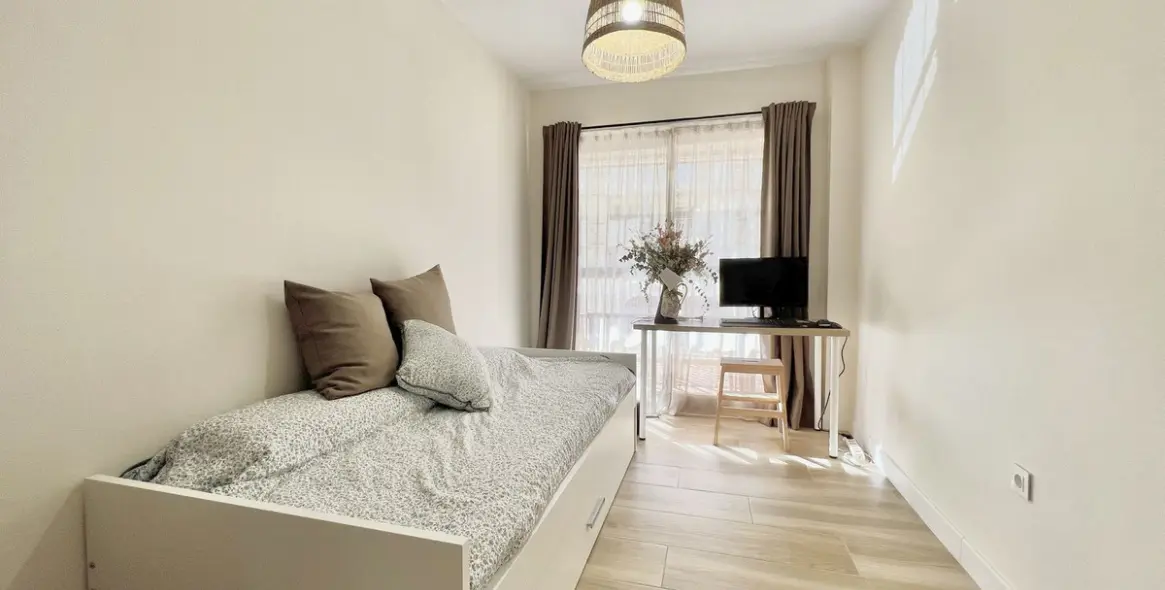 Sale of middle floor apartment in Fuengirola 11