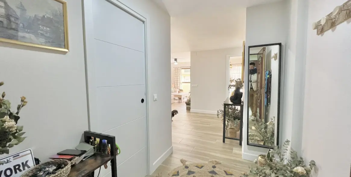 Sale of middle floor apartment in Fuengirola 12