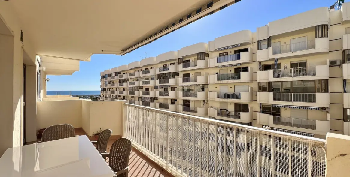 Sale of middle floor apartment in Fuengirola 14
