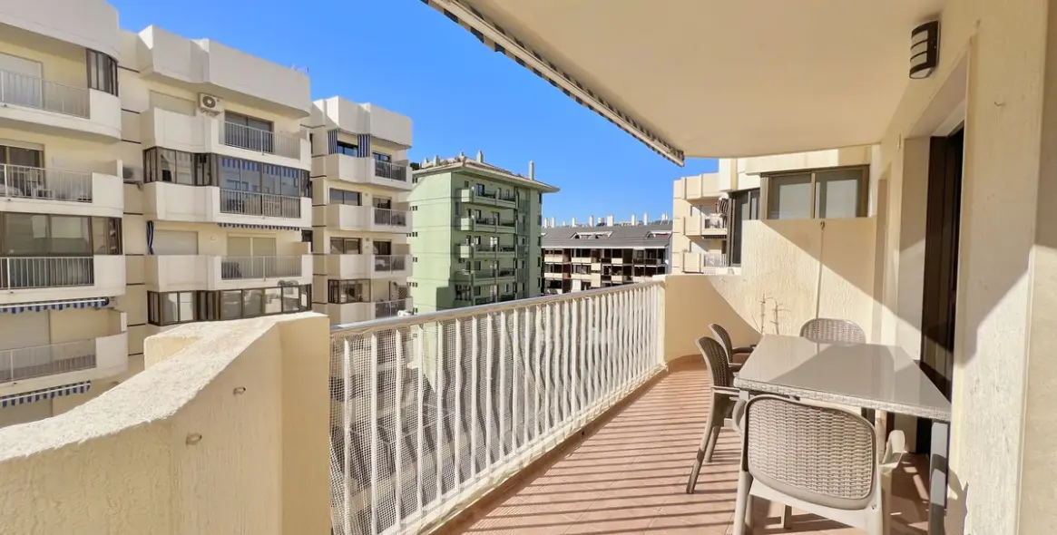 Sale of middle floor apartment in Fuengirola 15