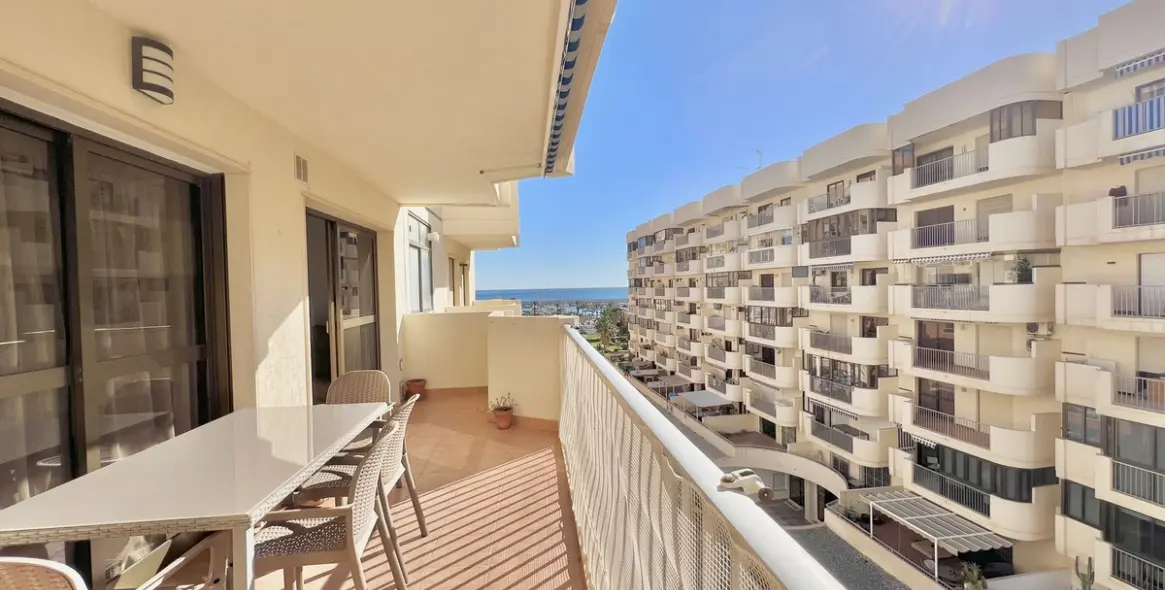 Sale of middle floor apartment in Fuengirola 18