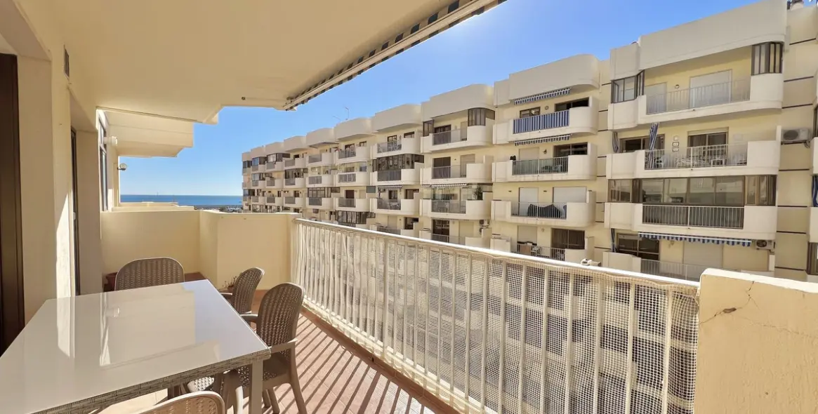 Sale of middle floor apartment in Fuengirola 19