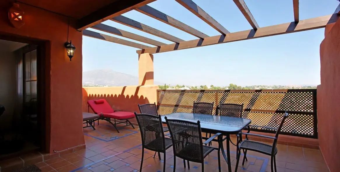 Sale of penthouse duplex in Benahavís (district Benahavís) 2