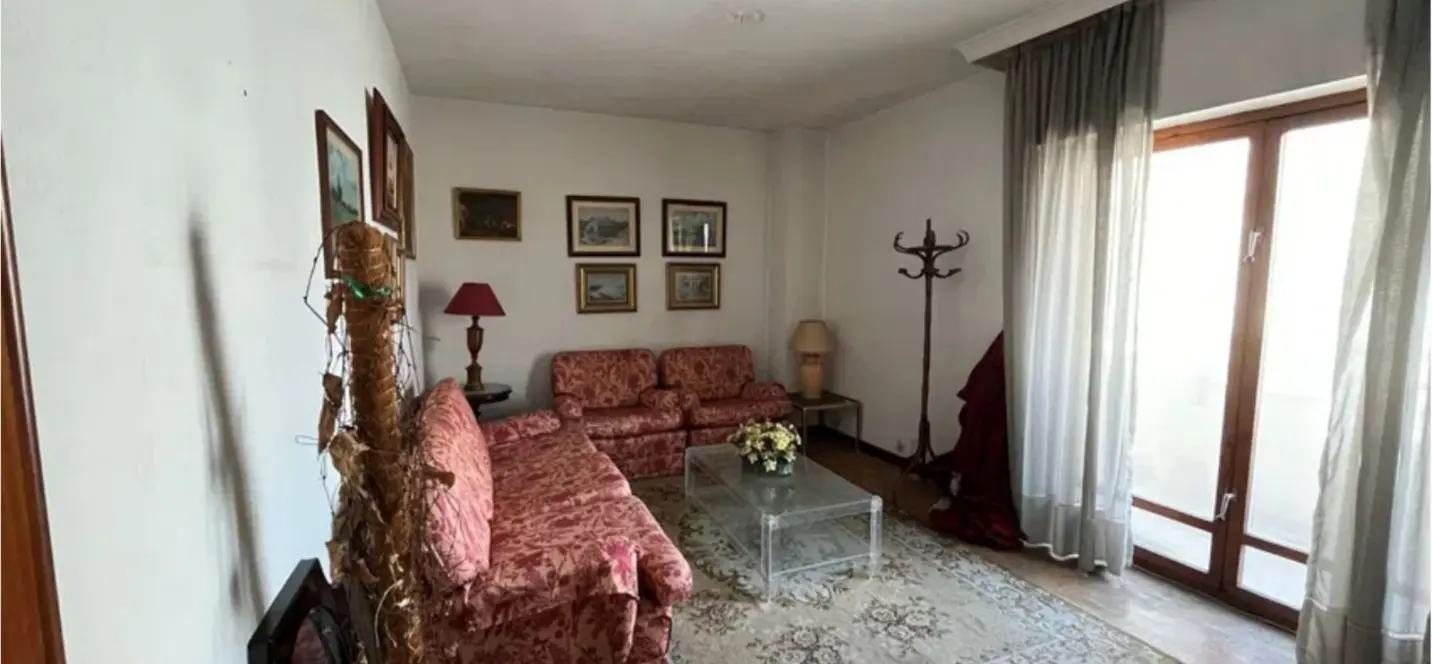 Sale of middle floor apartment in Marbella 3