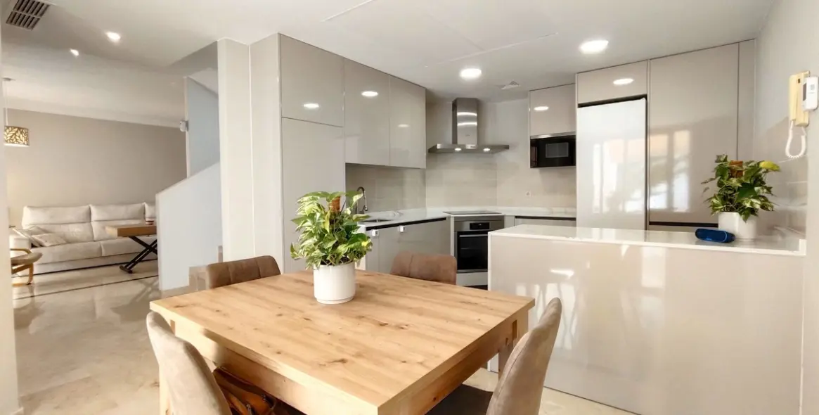 Sale of semi-detached house in Casares 3