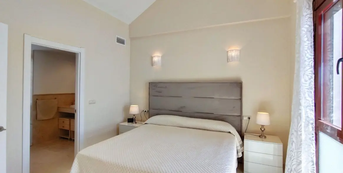 Sale of semi-detached house in Casares 5