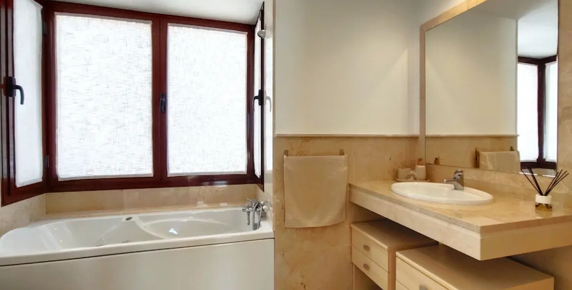 Sale of semi-detached house in Casares 6