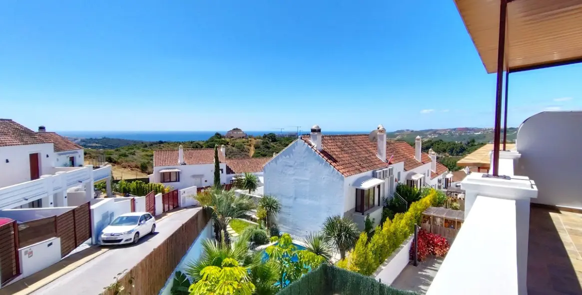 Sale of semi-detached house in Casares 8