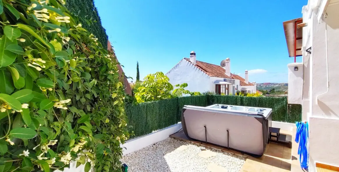 Sale of semi-detached house in Casares 9