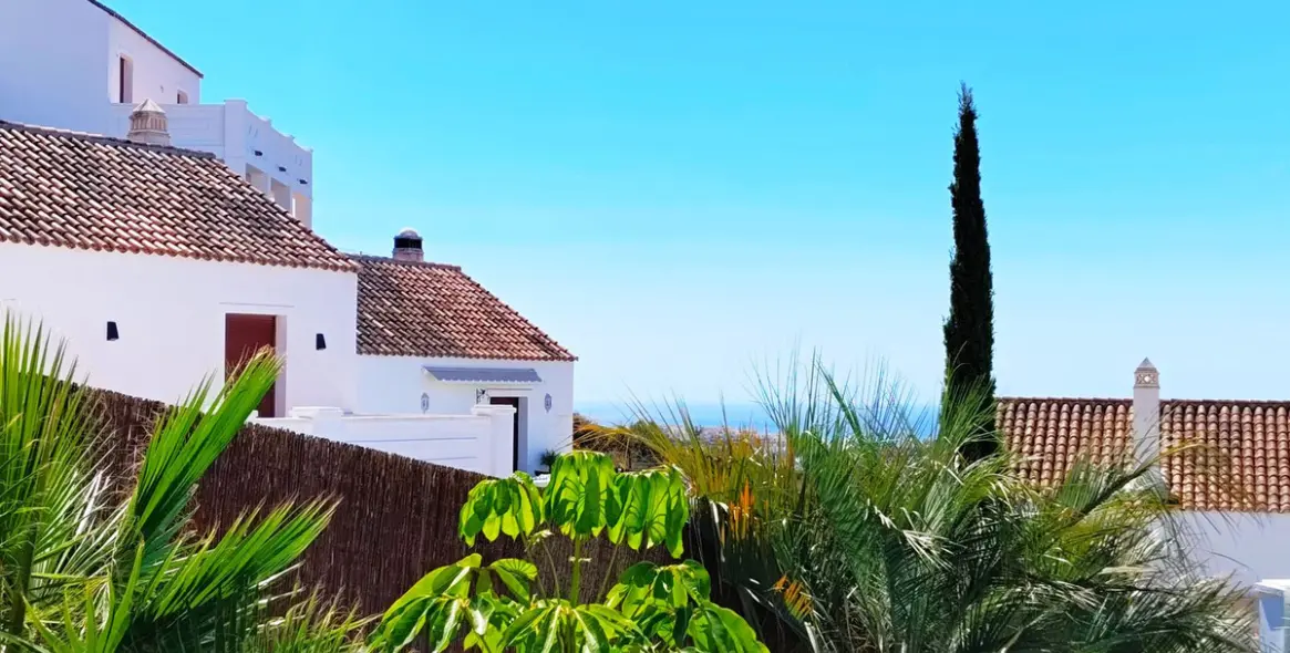 Sale of semi-detached house in Casares 11