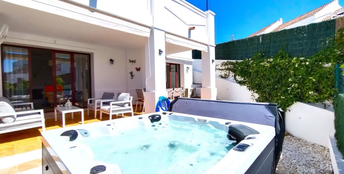 Sale of semi-detached house in Casares 13