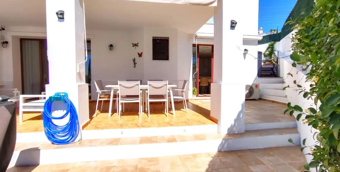 Sale of semi-detached house in Casares 14