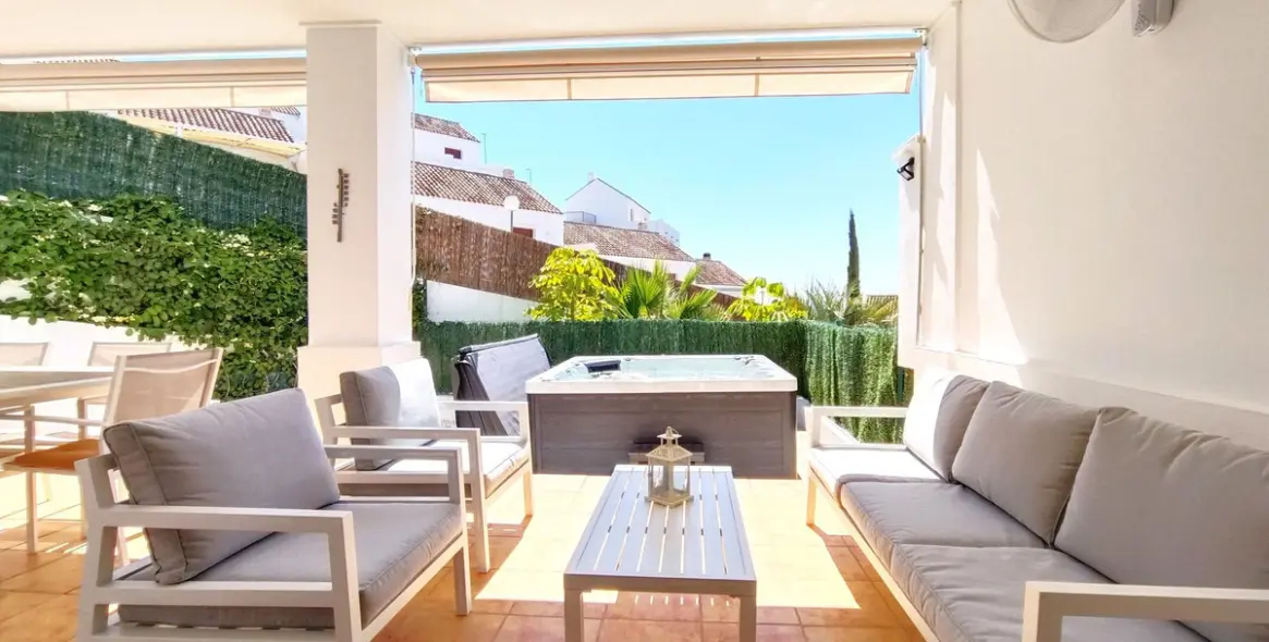 Sale of semi-detached house in Casares 15